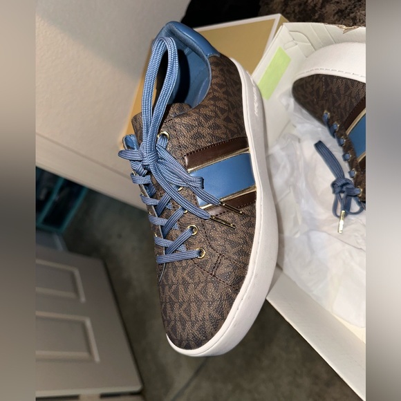 Only worn Twice ! - Picture 1 of 3